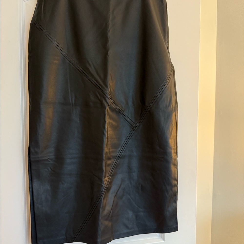 Elegant Black Leather Skirt